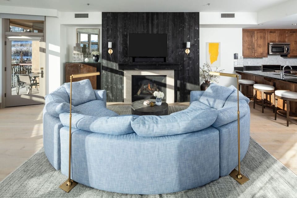 Open concept living and dining area, perfect for families or gatherings