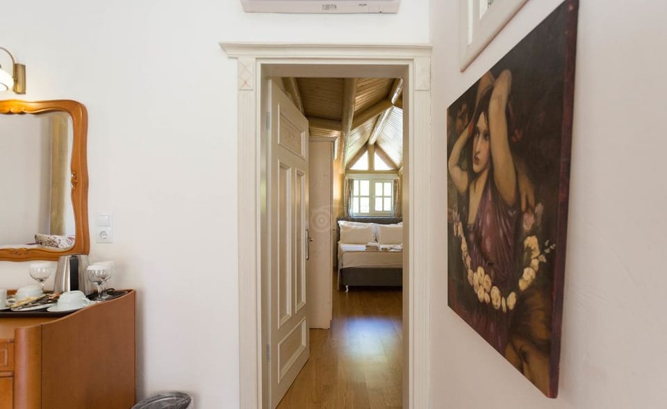 Executive Suite Room with Balcony and Forest View | Memory foam beds, minibar, in-room safe, soundproofing