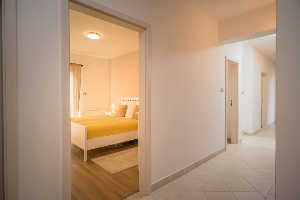 Corridor to the bedrooms.
