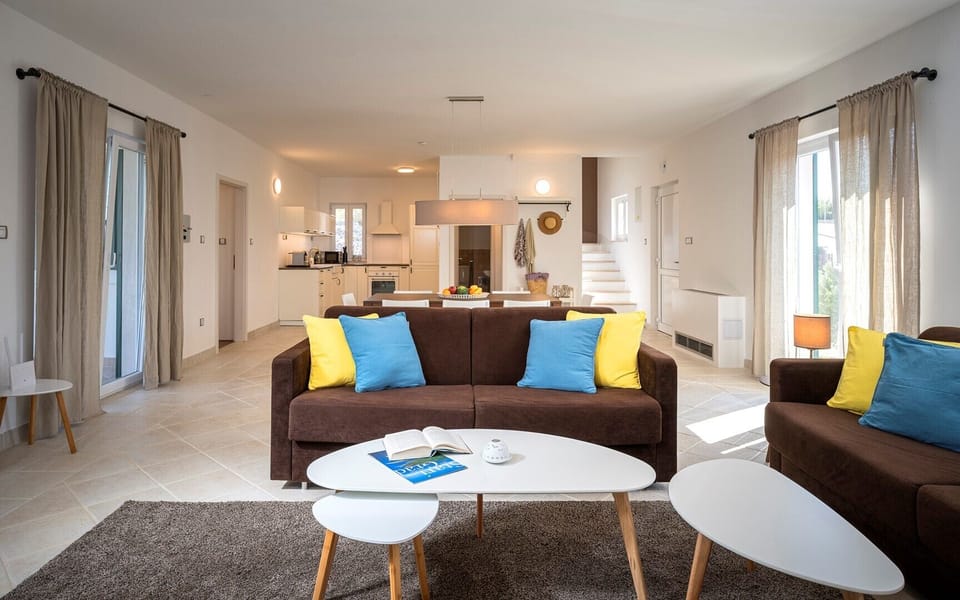 Common space - opposite view from the living room.