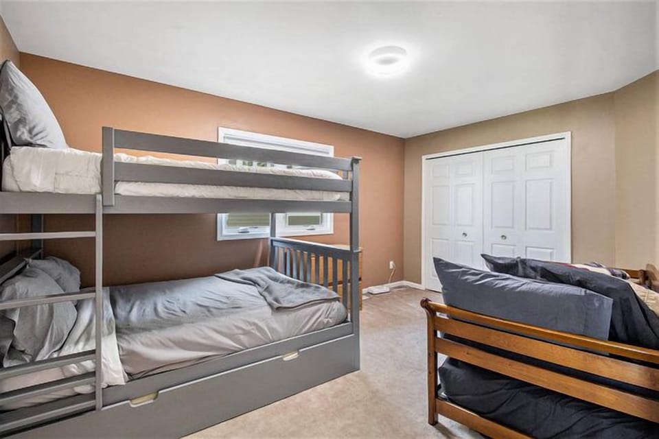 Bunk bed room