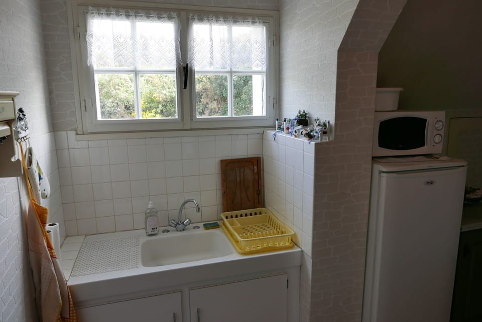 Apt. near beaches and golf course in quiet residential area close to shops Apartment in Brittany