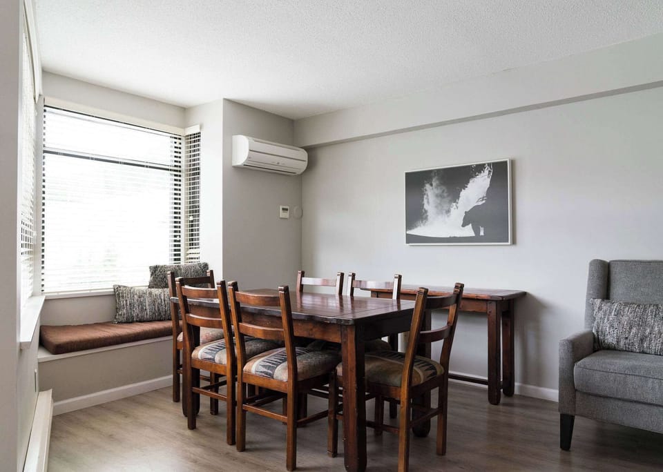Dining Area with Mountain View