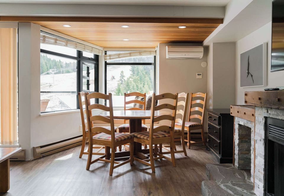 Dining Area with Mountain View