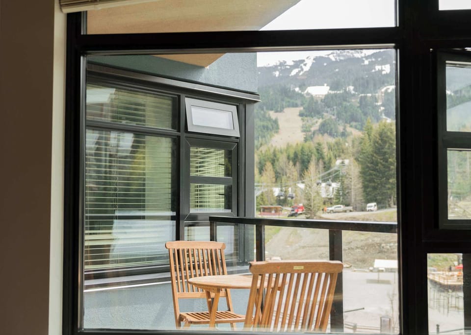 Balcony with Mountain View