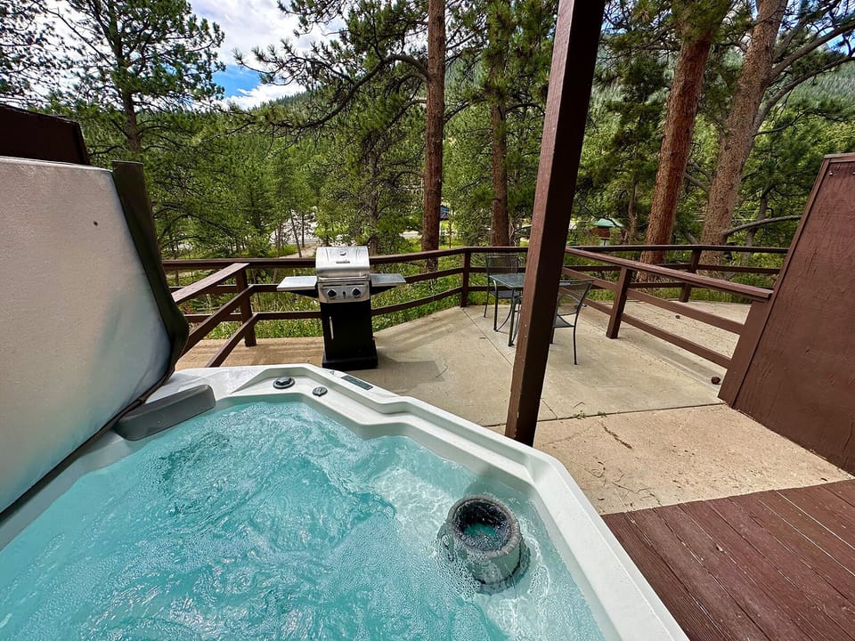 Hot Tub on Patio with View!