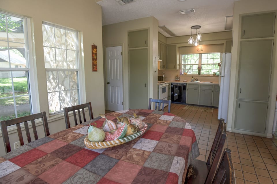 Dining to Kitchen