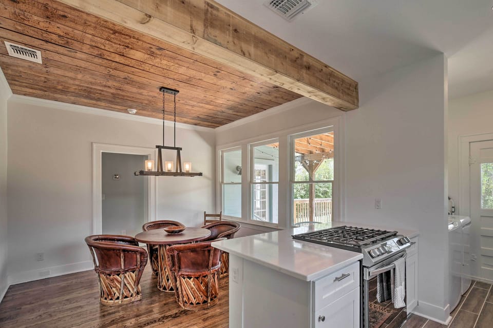 Dining Area | Kitchen