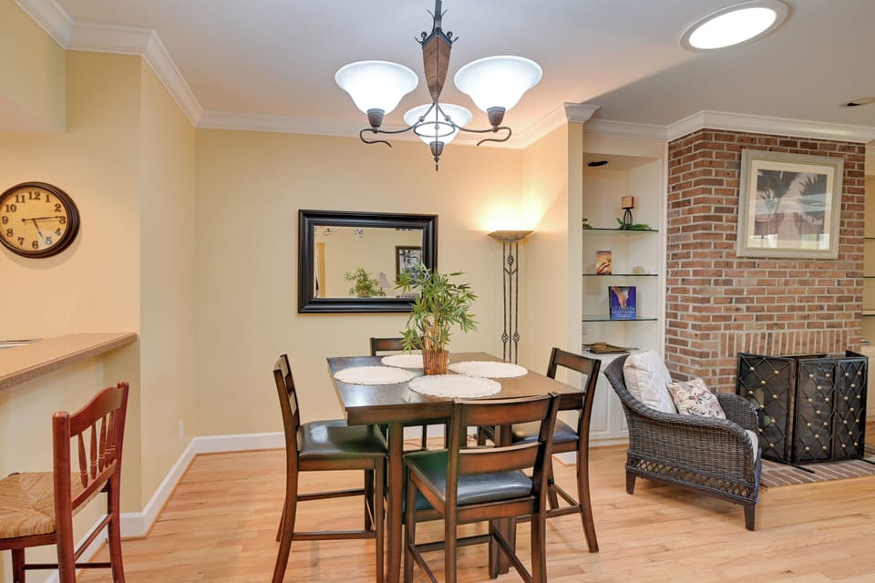 Dining Area | Dishes & Flatware Provided