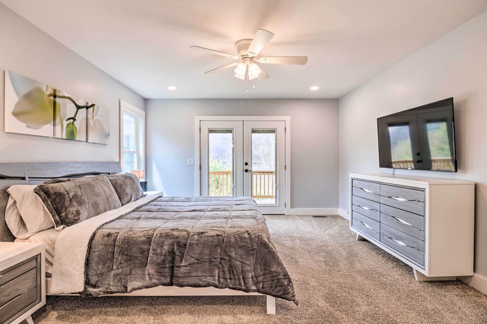 Bedroom 1 | King Bed | En-Suite Bathroom