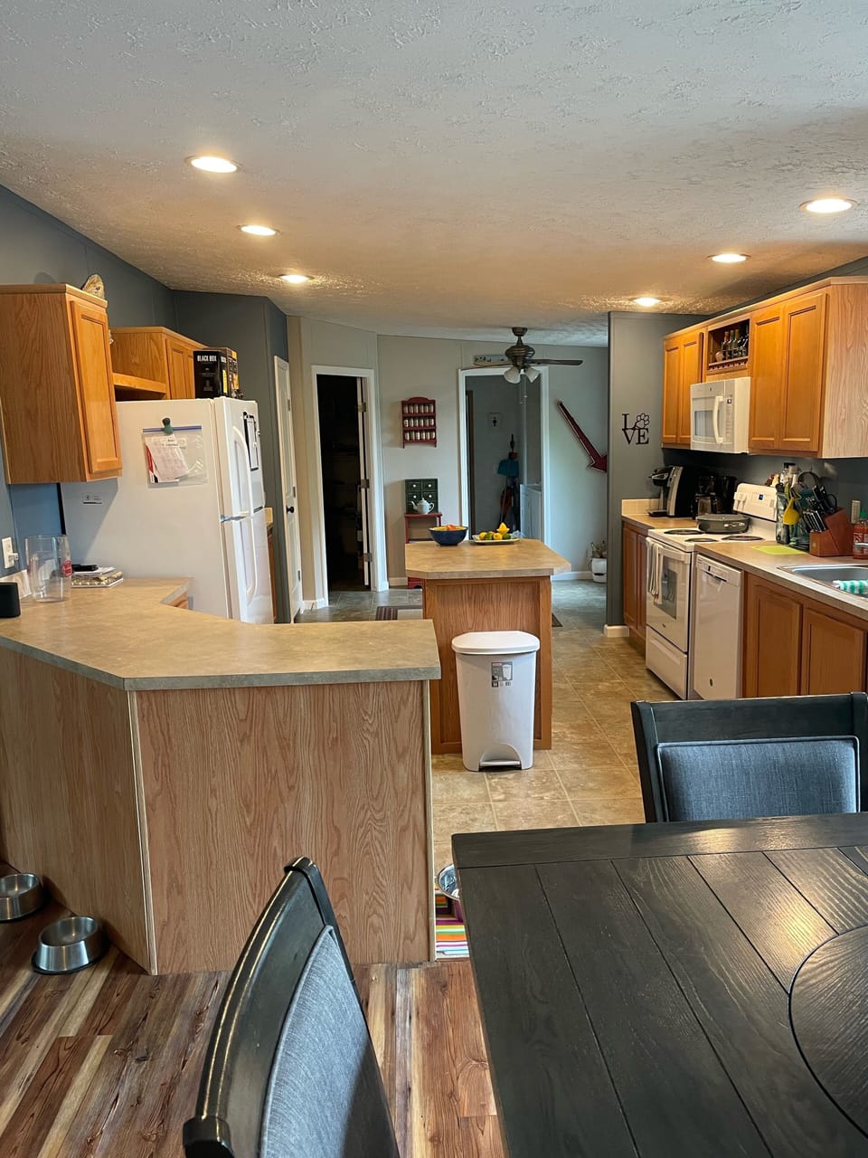 Spacious kitchen 