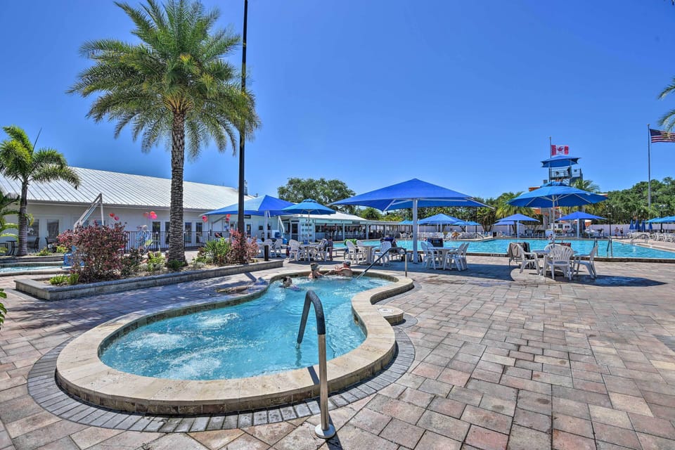 Sun Outdoors Sarasota Amenity Access | Outdoor Pool & Hot Tub