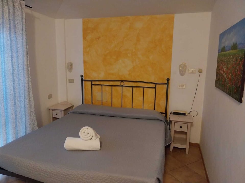 In-room safe, free WiFi, bed sheets