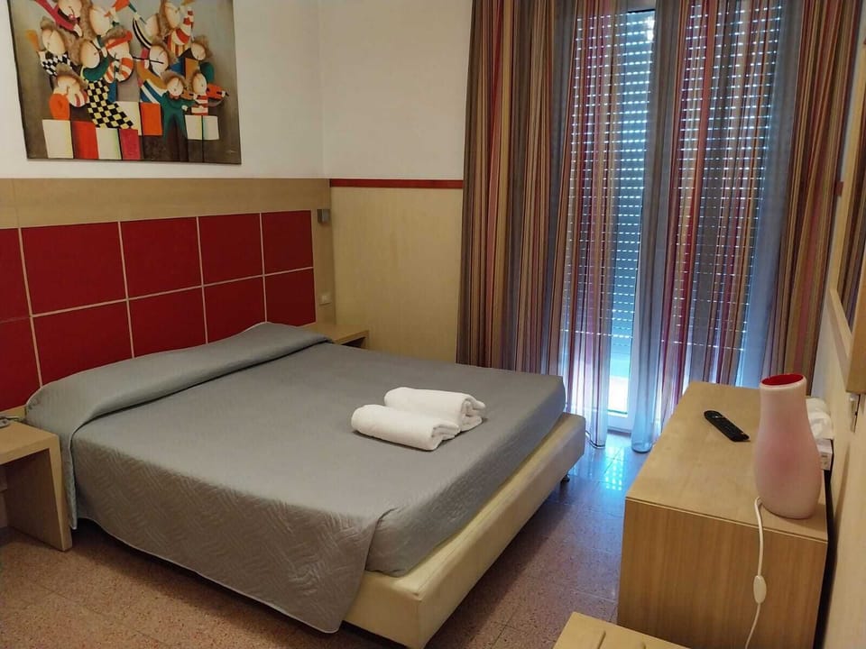In-room safe, free WiFi, bed sheets