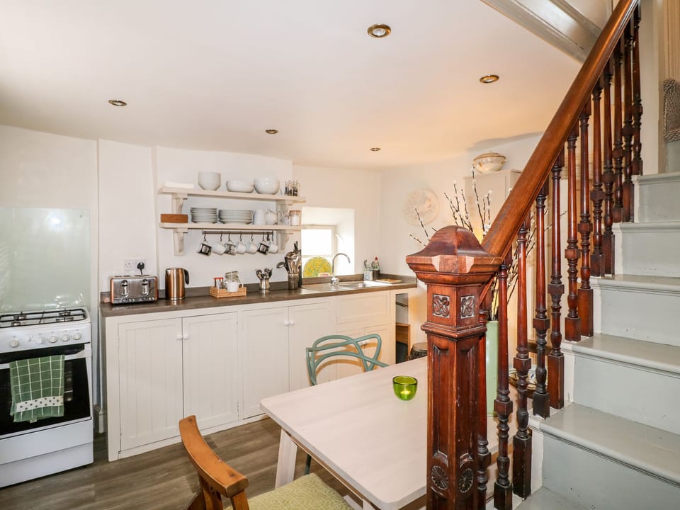 Cottage | Private kitchen | Fridge, dishwasher, electric kettle, cookware/dishes/utensils