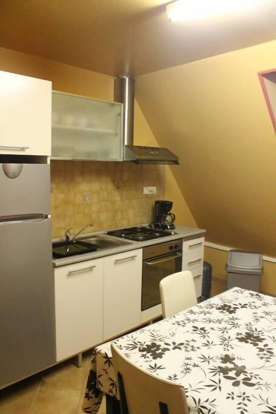 Cottage, Mountain View | Private kitchen | Highchair