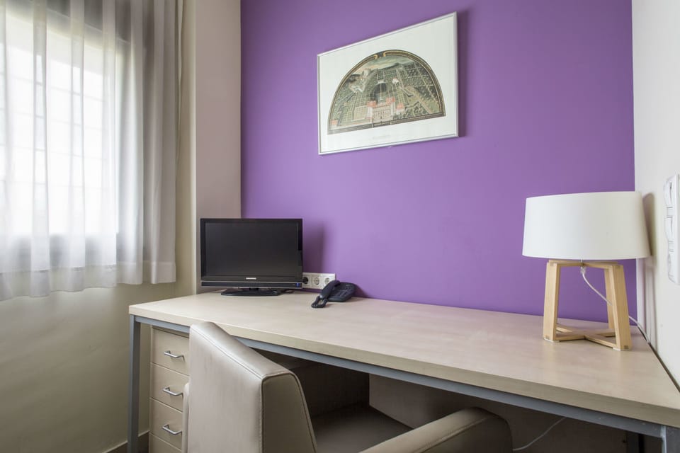 Executive Studio (Single) | Desk, iron/ironing board, free WiFi, bed sheets