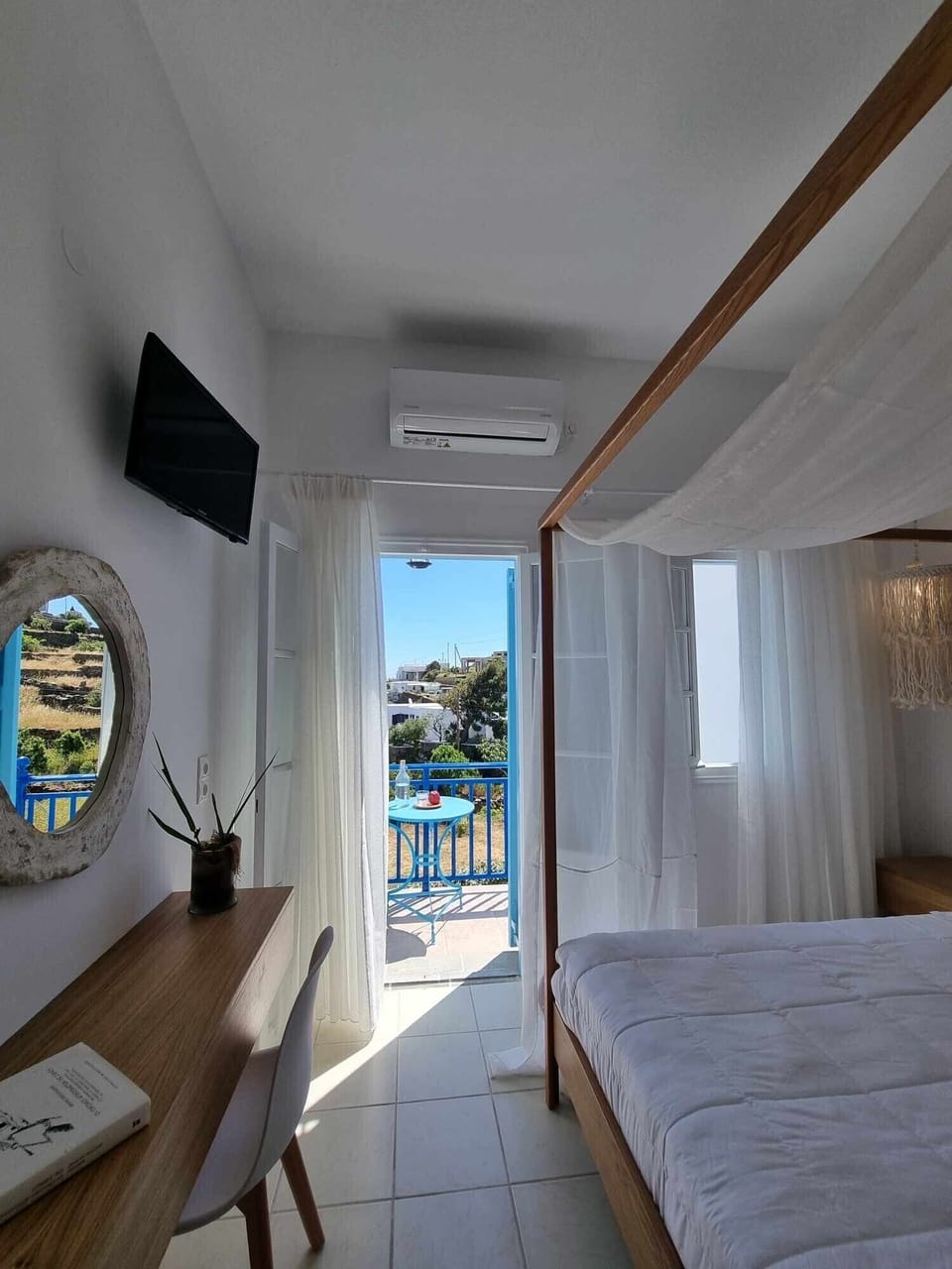 Junior Double Room (Artemonas) | Hypo-allergenic bedding, iron/ironing board, free WiFi