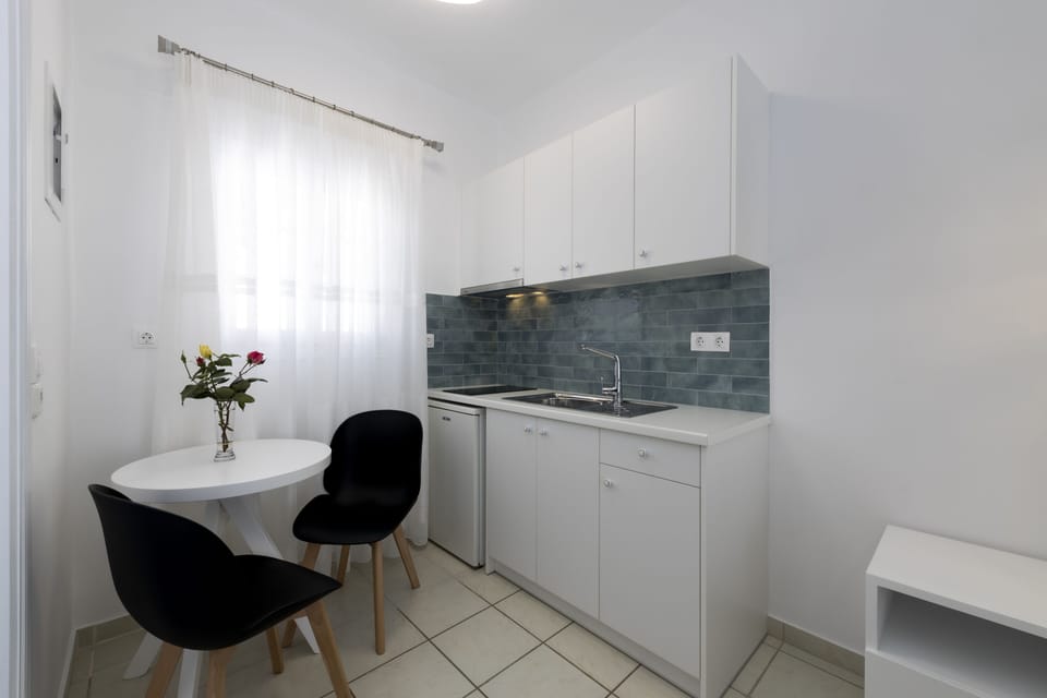 Superior Studio, Sea View (Apollonia) | Private kitchen | Mini-fridge, stovetop, coffee/tea maker, electric kettle