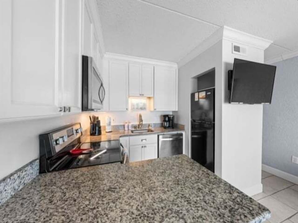 Condo, 2 Bedrooms | Private kitchen | Fridge, microwave, oven, coffee/tea maker