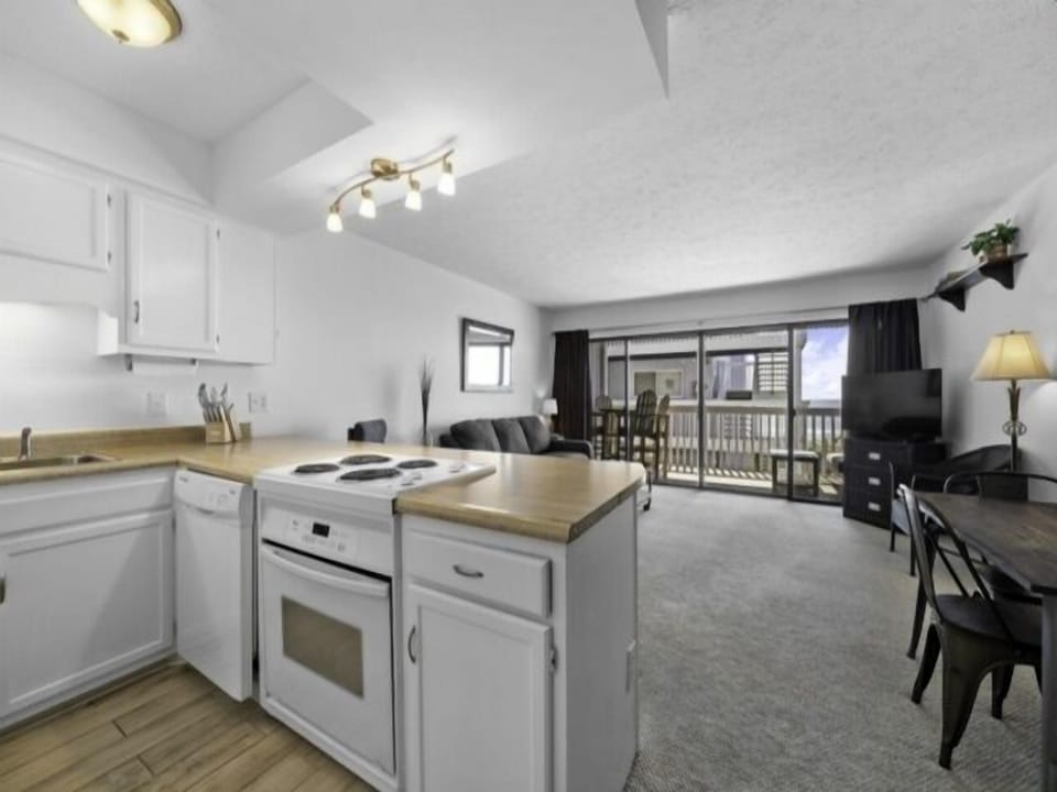 Condo, 1 Bedroom | Private kitchen | Fridge, microwave, oven, dishwasher