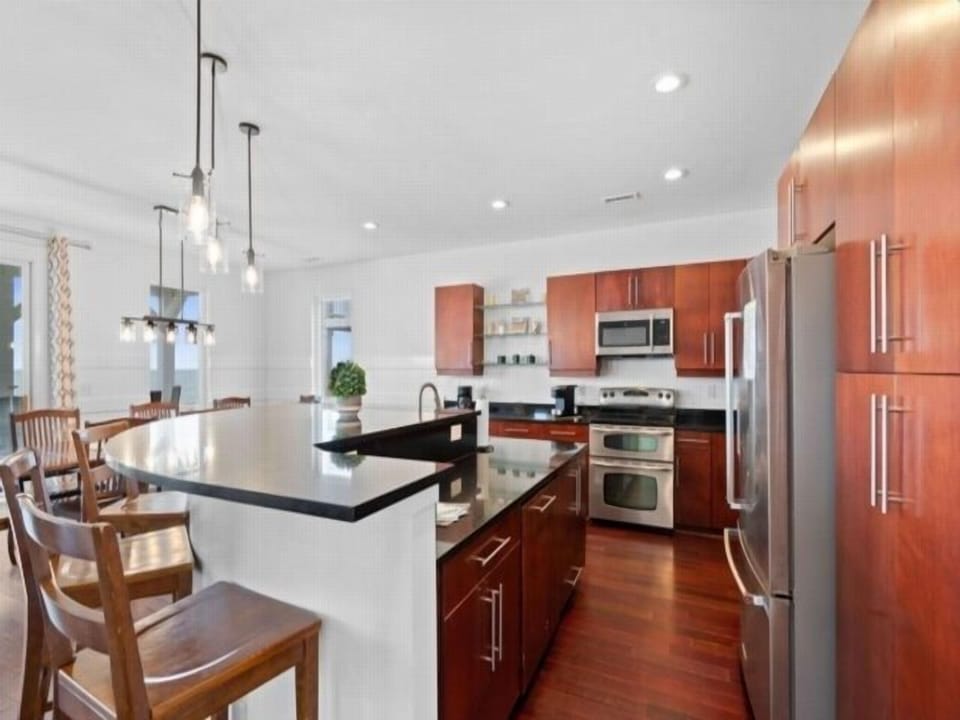 Townhome, 6 Bedrooms | Private kitchen | Fridge, microwave, oven, dishwasher