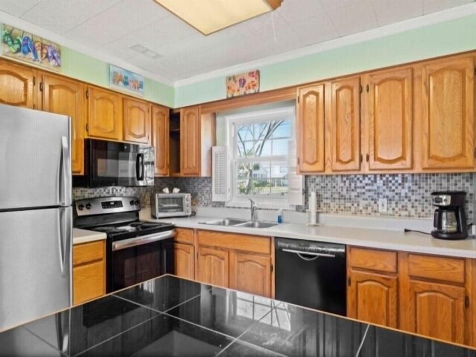 Cottage, 2 Bedrooms | Private kitchen | Fridge, oven, coffee/tea maker, toaster