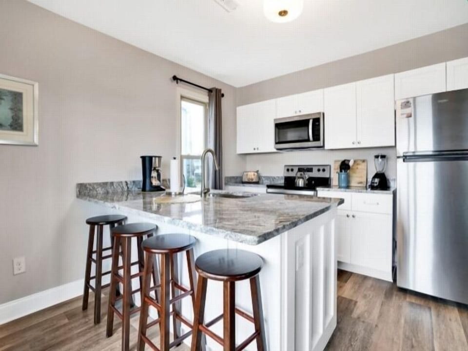 House, 3 Bedrooms | Private kitchen | Fridge, oven, coffee/tea maker
