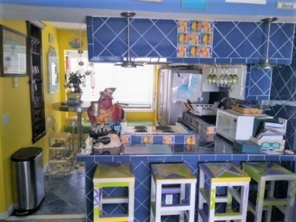 Condo, 1 Bedroom | Private kitchen | Fridge, oven, coffee/tea maker, toaster