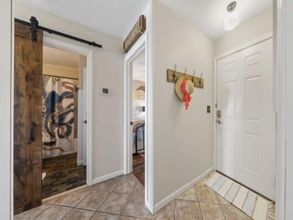 Condo, 2 Bedrooms | Interior