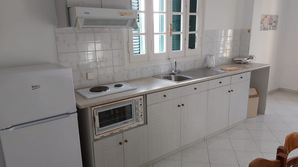 Apartment | Private kitchen | Toaster, kitchen islands