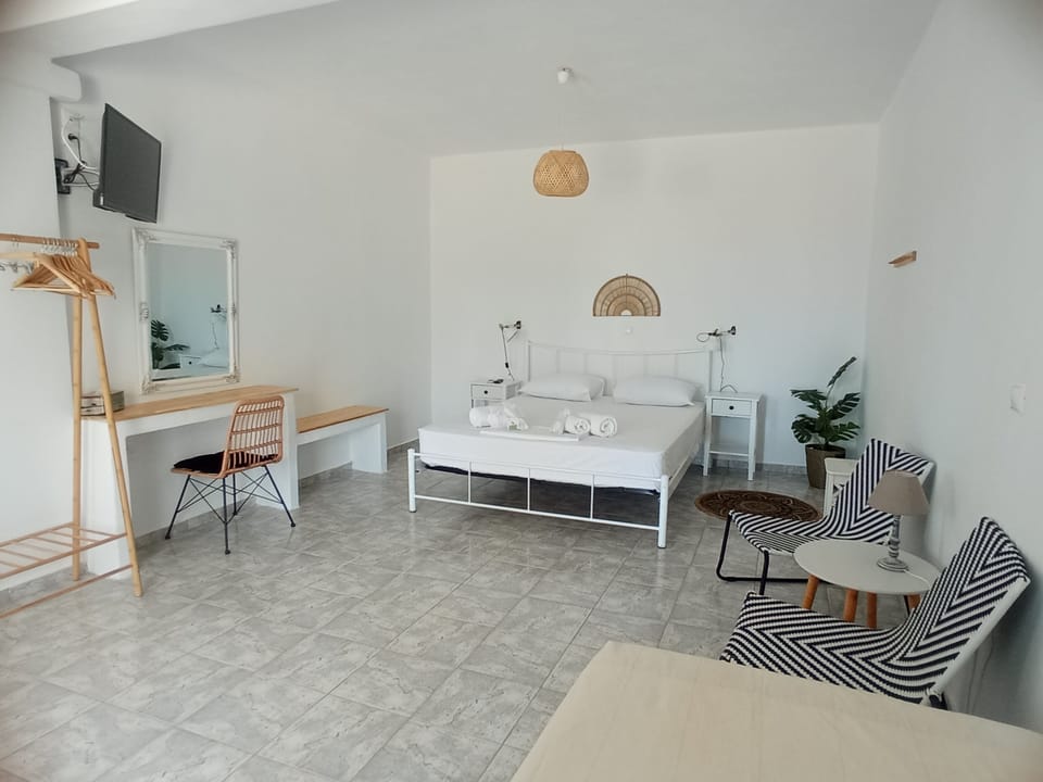Superior Double Room | Soundproofing, free WiFi, bed sheets