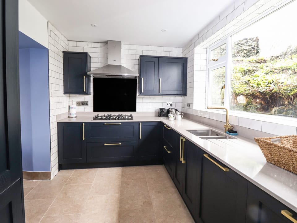 Cottage | Private kitchen | Fridge, dishwasher, electric kettle, toaster