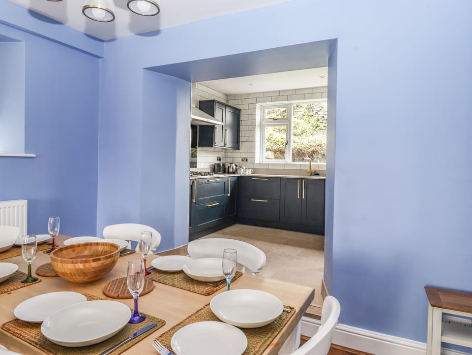 Cottage | Private kitchen | Fridge, dishwasher, electric kettle, toaster