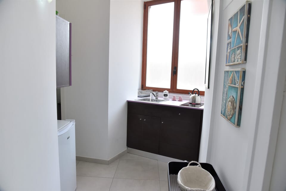 Romantic Suite, 1 Bedroom, City View | Private kitchen | Mini-fridge, microwave, stovetop, coffee/tea maker