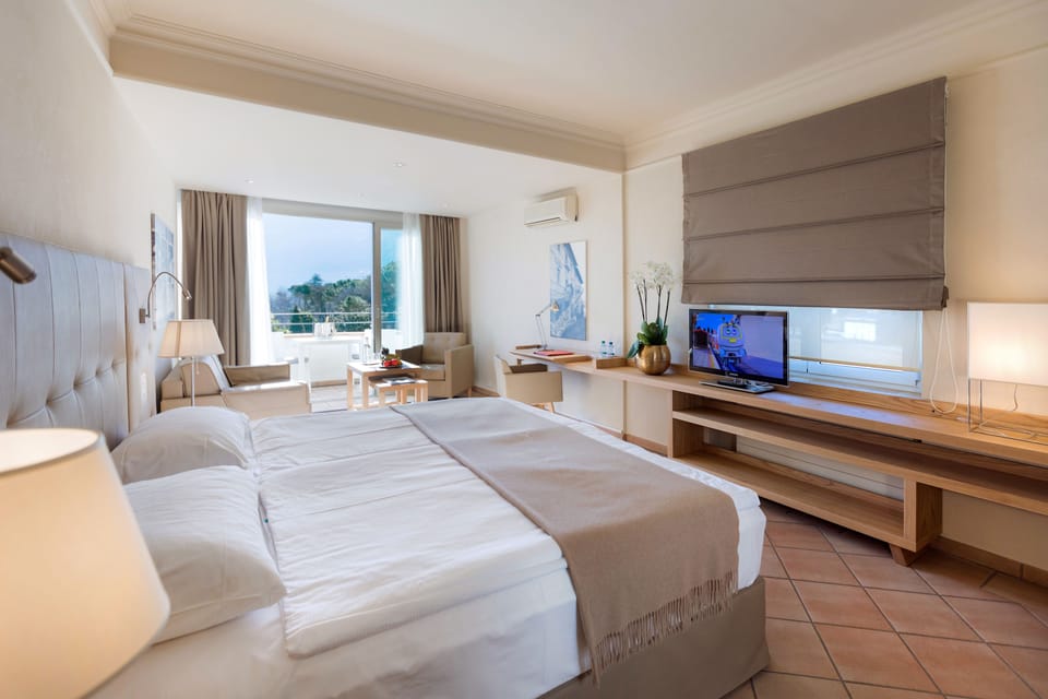 Frette Italian sheets, premium bedding, down comforters, minibar