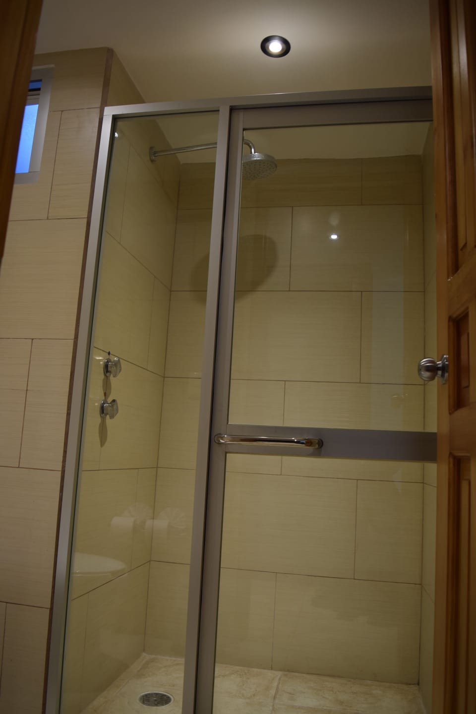 Standard Room, 1 King Bed | In-room safe, blackout drapes, iron/ironing board, cribs (free)