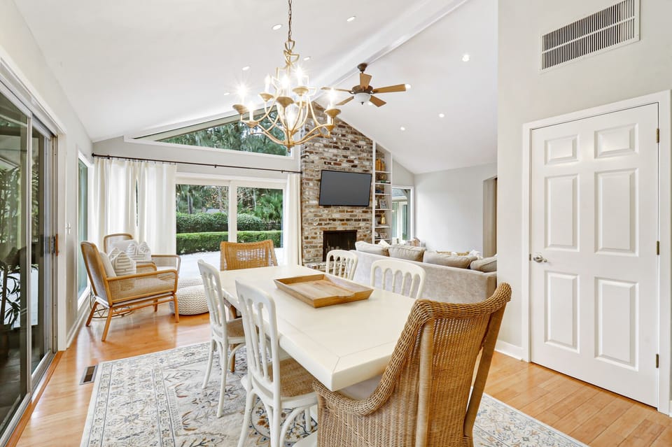 48 Willow Oak Rd W - Dining Area
