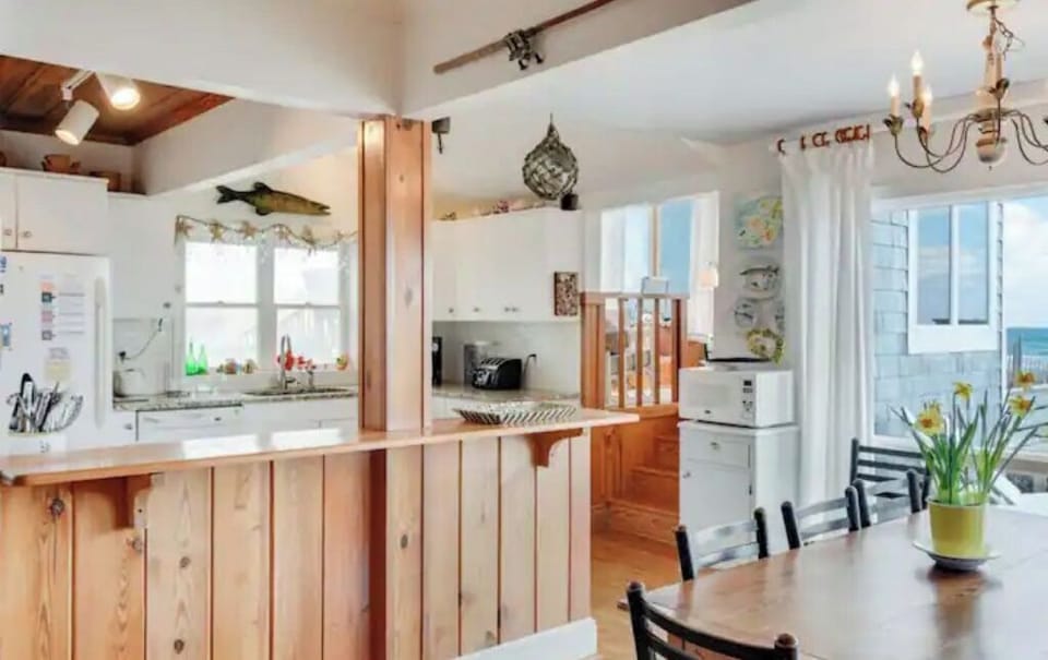 Kitchen towards sunroom