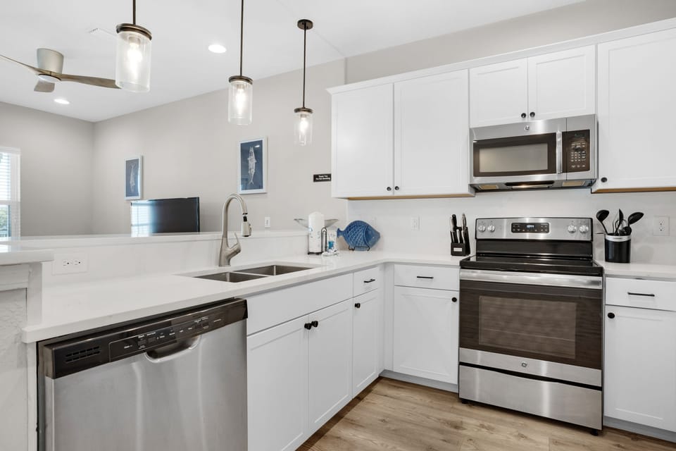 Full kitchen