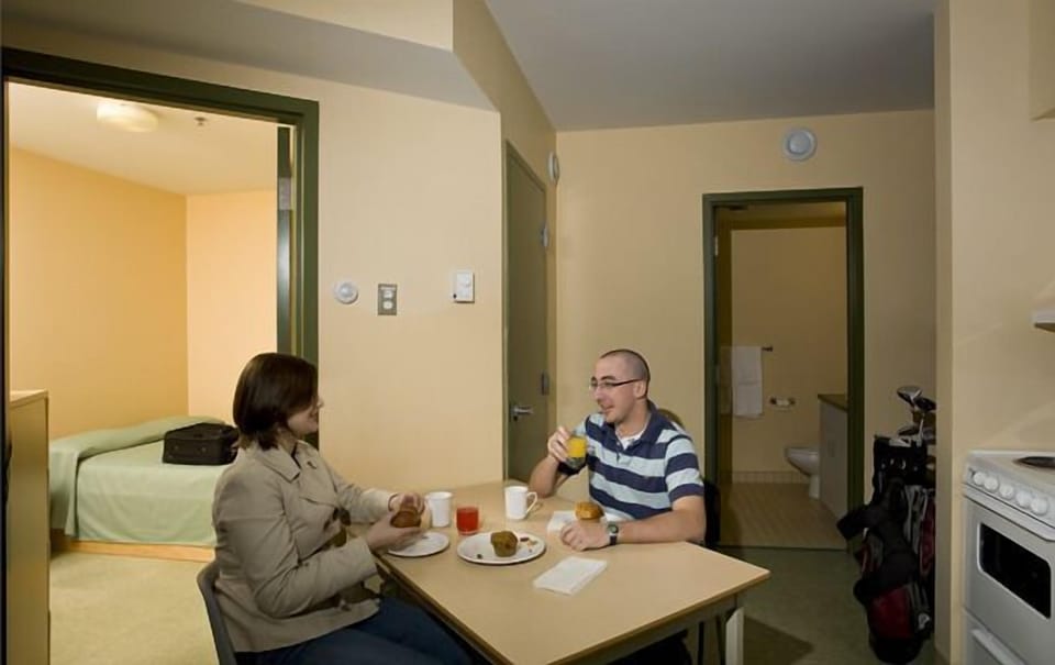 Apartment, 2 Bedrooms | Private kitchen | Fridge, microwave, oven, stovetop