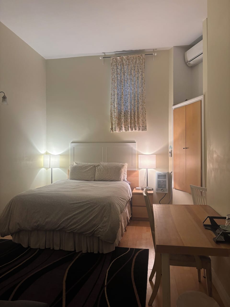 Deluxe Room, 1 Queen Bed | Individually decorated, individually furnished, desk, laptop workspace