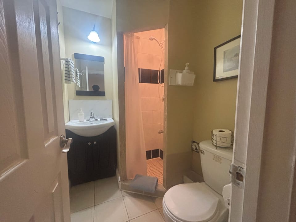 Deluxe Room, 1 Queen Bed | Individually decorated, individually furnished, desk, laptop workspace