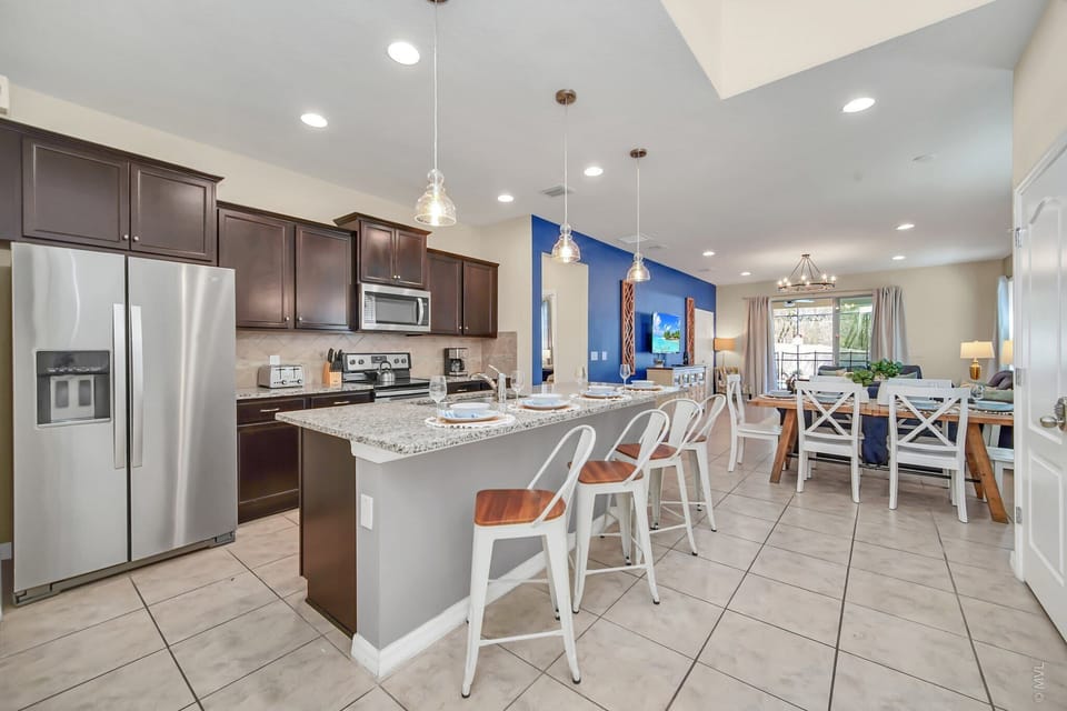 House (Multiple Bedrooms) | Private kitchen | Microwave, oven, stovetop, dishwasher