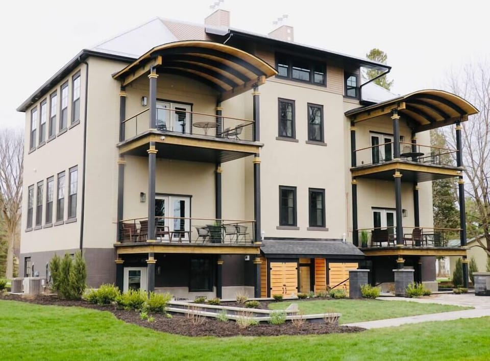 Loft #4's balcony is pictured in pic middle level left.