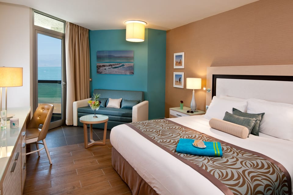 Hypo-allergenic bedding, minibar, in-room safe, desk