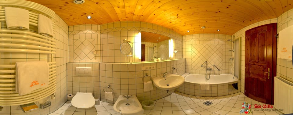 Combined shower/tub, deep soaking tub, free toiletries, hair dryer