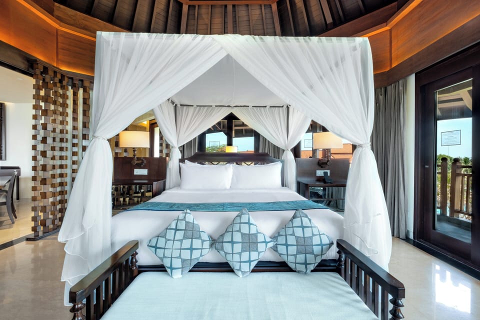 Suite, 1 Bedroom, Sea View | Minibar, in-room safe, desk, laptop workspace