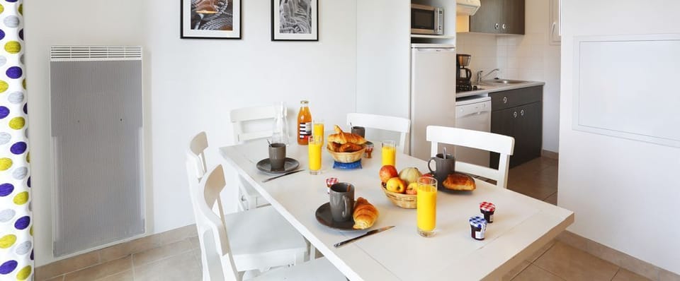 32-inch TV with digital channels, table tennis