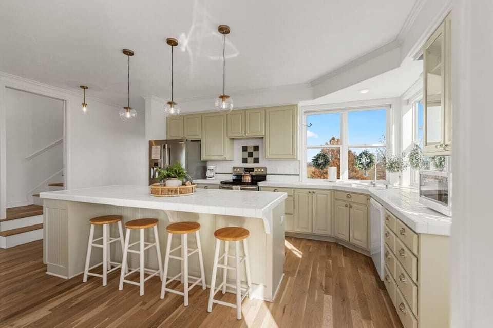 Fully stocked kitchen for all your cooking needs